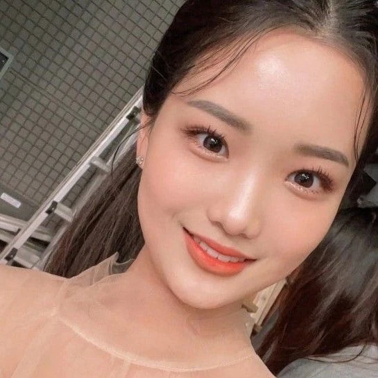 The most loved look of Kim Soyeon (2004) today