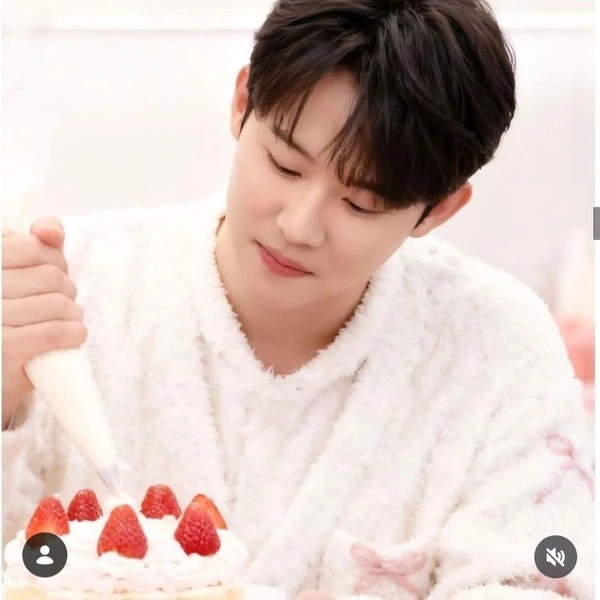 The most loved look of Jinuk today