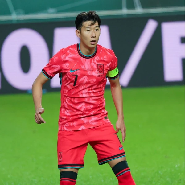 Today’s standout profile photo of Son Heungmin on Choeaedol Celeb