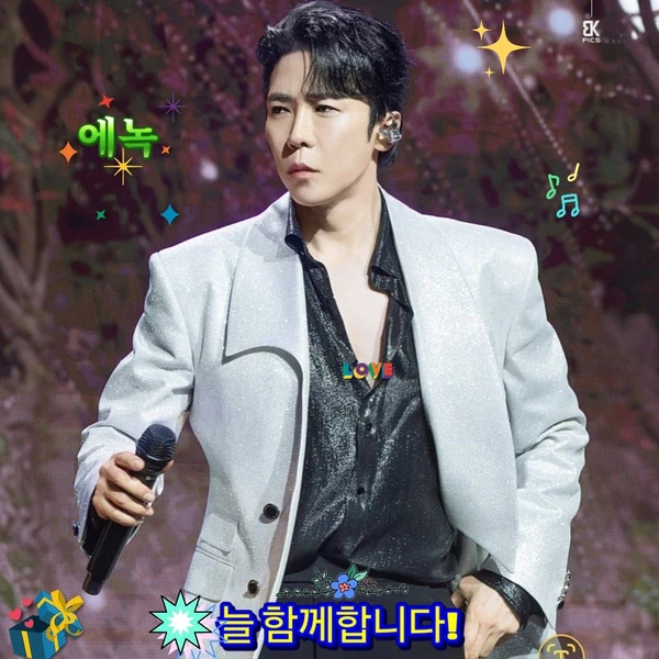 Popular photo full of fans’ love for Enoch