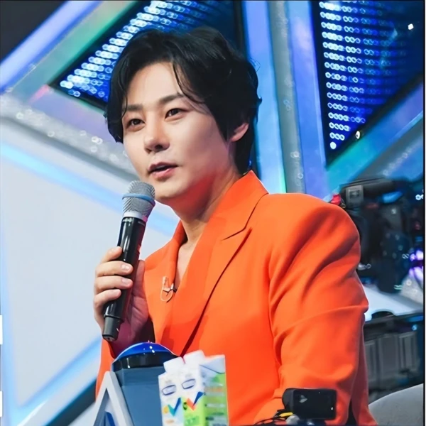 Popular photo full of fans’ love for Kang Moonkyung