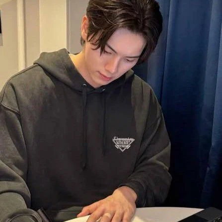 Popular photo full of fans’ love for Lee Chaemin