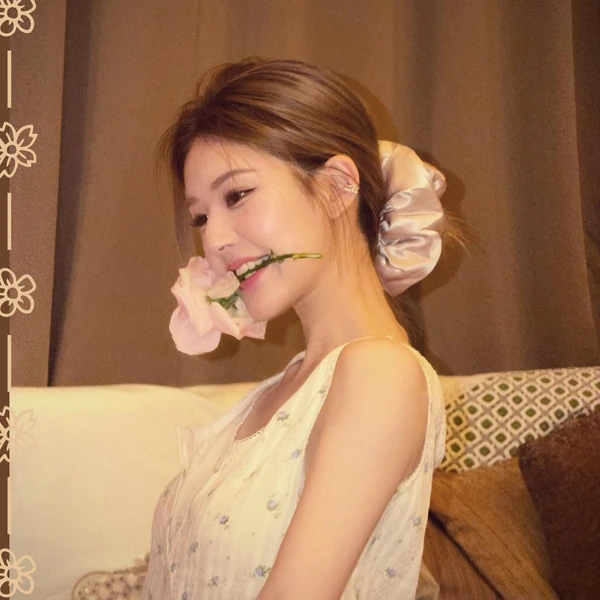 The most loved look of Zhao Lusi today