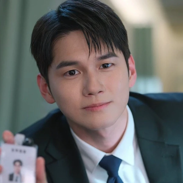 今天最受喜愛的邕聖祐模樣