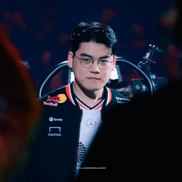 Foto profil populer Gumayusi yang dipilih melalui voting