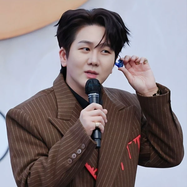 充滿粉絲愛的金秀瓚人氣照片