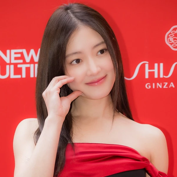 The most loved look of Lee Seyoung today