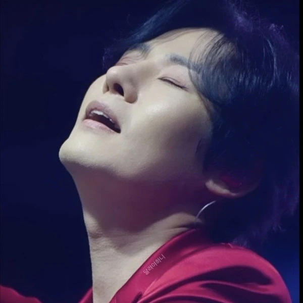 Popular photo full of fans’ love for Kang Moonkyung