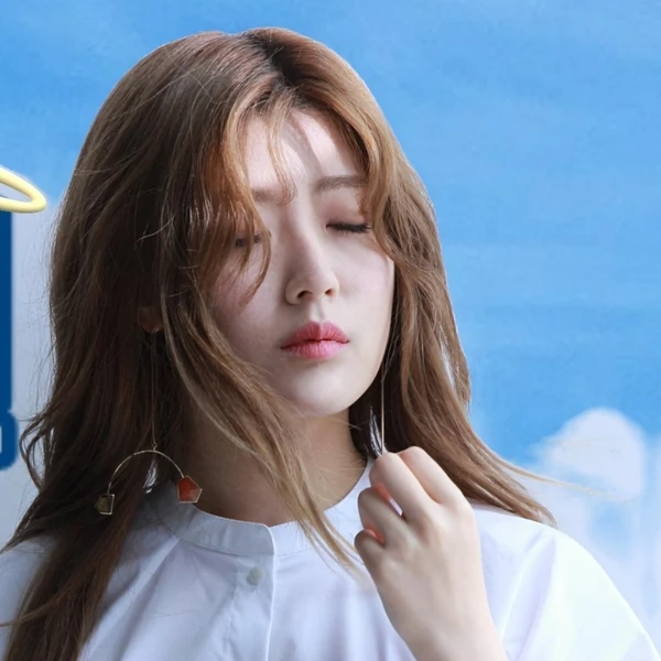 The most loved look of Nam Jihyeon today