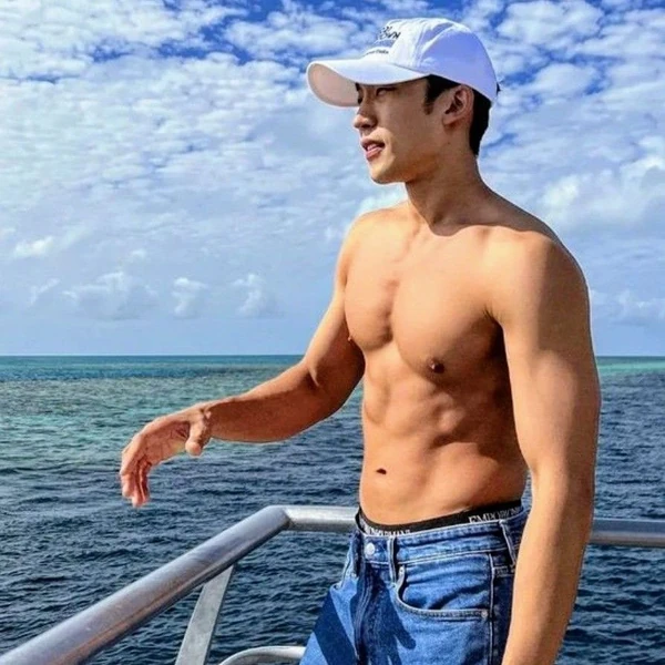 Popular photo full of fans’ love for Woo Dohwan