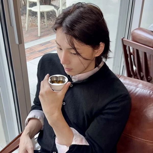 Popular photo full of fans’ love for Yoon Shiyoon