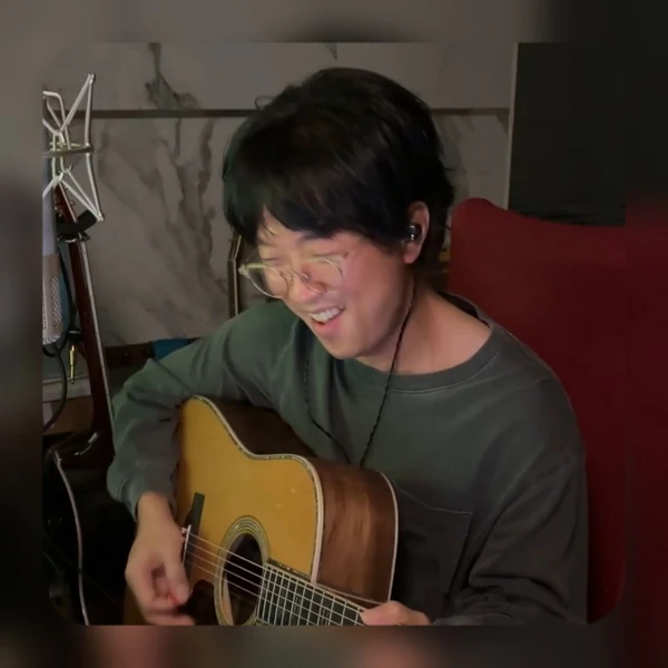 Popular photo full of fans’ love for Bak Changgeun