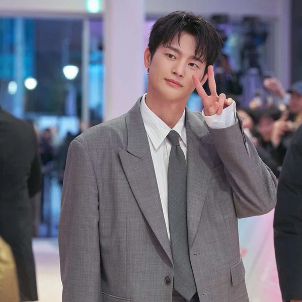 Penampilan Seo Inguk yang paling disukai hari ini