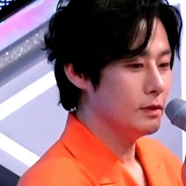 Popular photo full of fans’ love for Kang Moonkyung