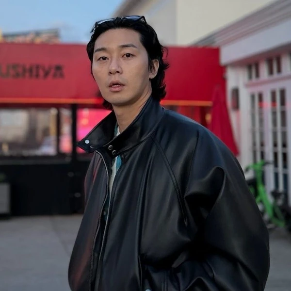 The most loved look of Park Seojoon today