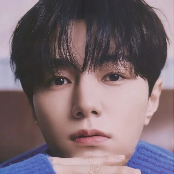 The most loved look of Kim Myungsoo (L) today