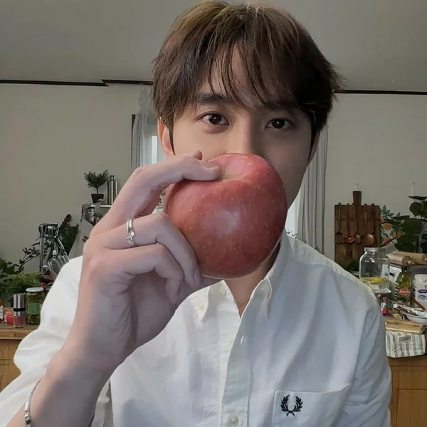 今天最受喜愛的都暻秀 (D.O.)模樣