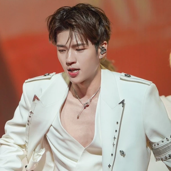 The most loved look of Nam Woohyun today