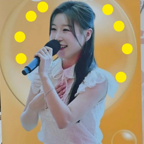 Popular photo full of fans’ love for Lee Sona