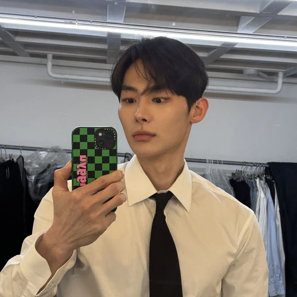 The most loved look of Lee Seunggyu today