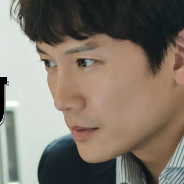 The most loved look of Ji Sung today