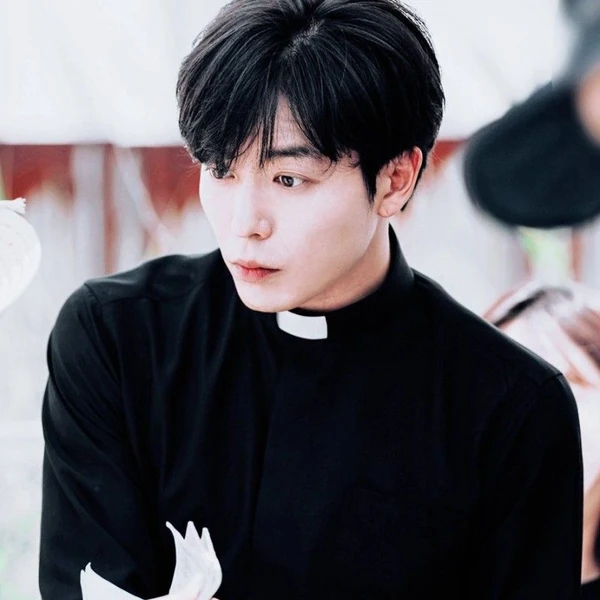 The most loved look of Kim Jaewook today