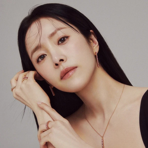 The most loved look of Han Jimin today