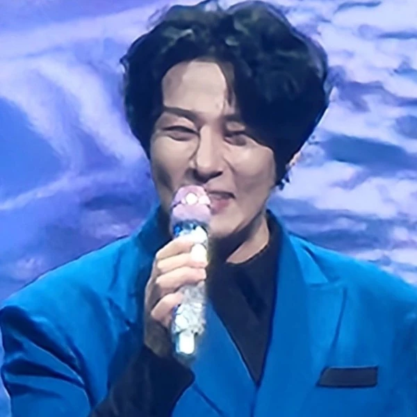 Popular photo full of fans’ love for Kang Moonkyung