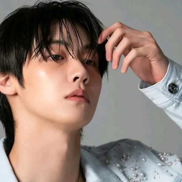 今天最受喜愛的李承協模樣