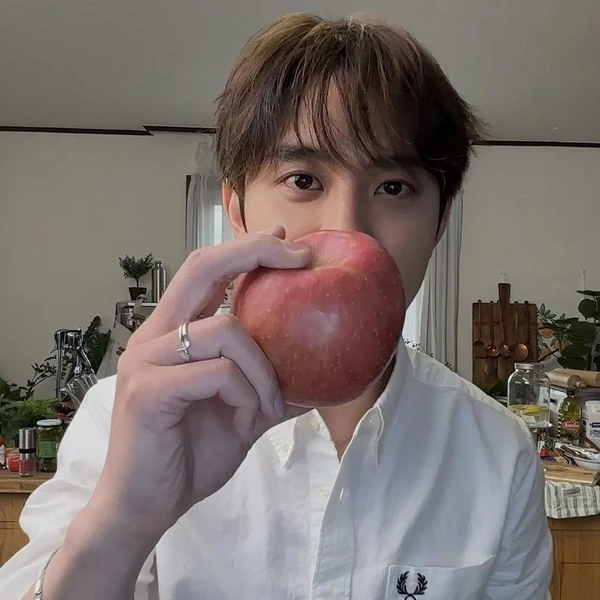 今天最受喜爱的都暻秀 (D.O.)模样