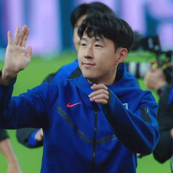 Foto profil terbaik Son Heungmin hari ini di Choeaedol Celeb