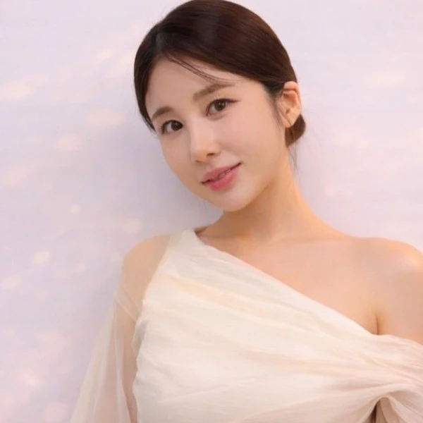 Popular photo full of fans’ love for Kim Soyou