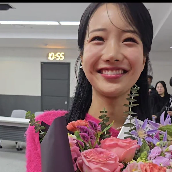 Popular photo full of fans’ love for Kim Soyeon (2004)