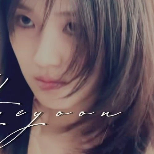 Popular photo full of fans’ love for Kim Hyeyoon