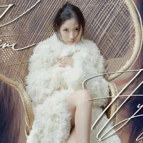 The most loved look of Kim Hyeyoon today