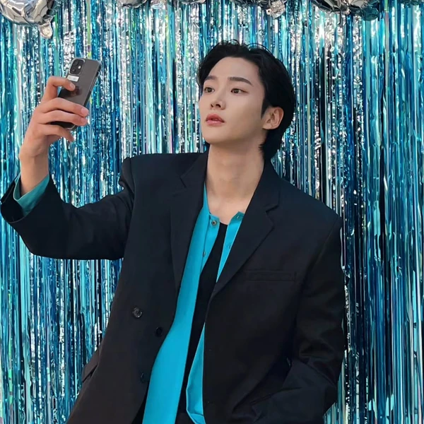 Foto populer Rowoon yang penuh cinta dari penggemar