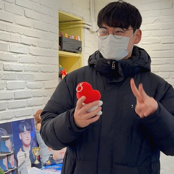 透過投票選出的Gumayusi人氣個人資料圖片