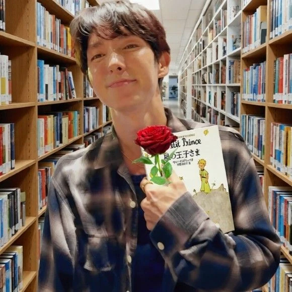 Popular photo full of fans’ love for Lee Joongi