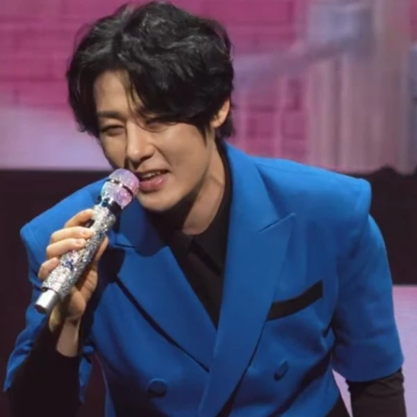 Popular photo full of fans’ love for Kang Moonkyung