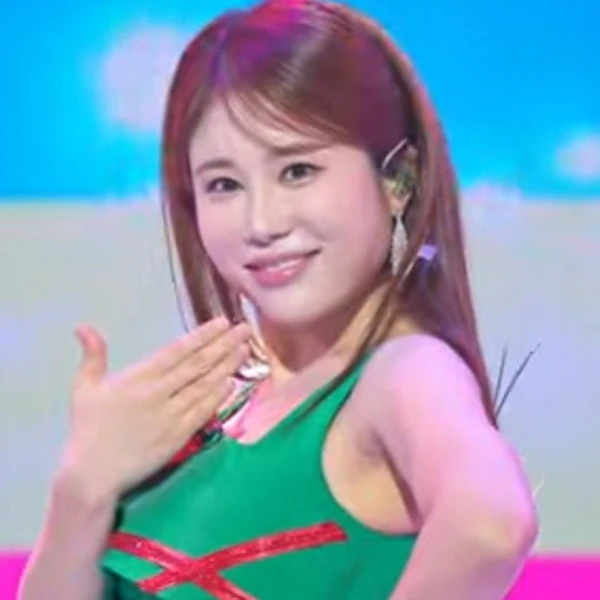 Foto populer Kim Soyou yang penuh cinta dari penggemar