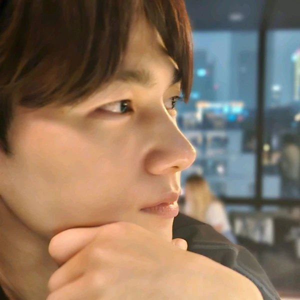 The most loved look of Kim Myungsoo (L) today