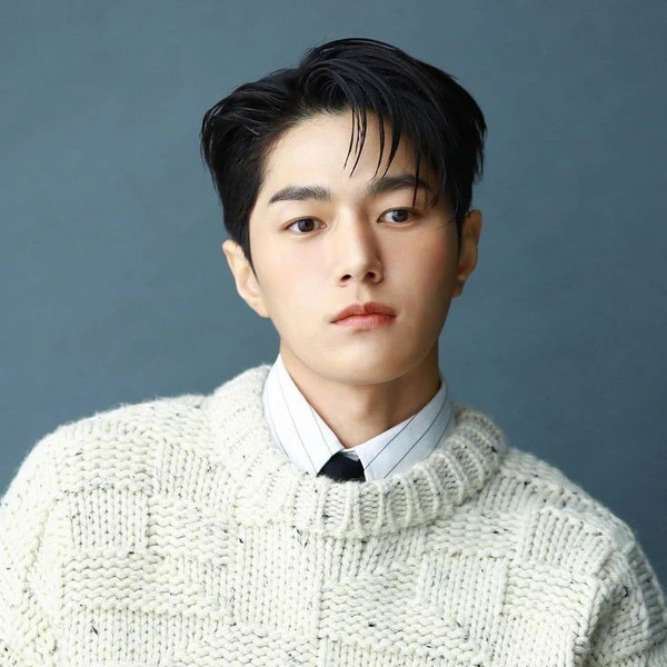 The most loved look of Kim Myungsoo (L) today