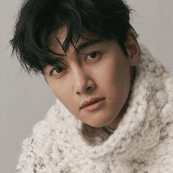 Popular photo full of fans’ love for Ji Changwook