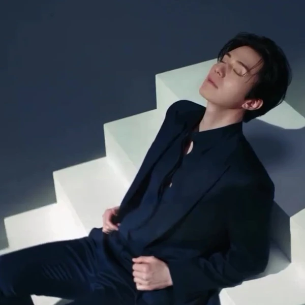 今天最受喜愛的李棟旭模樣