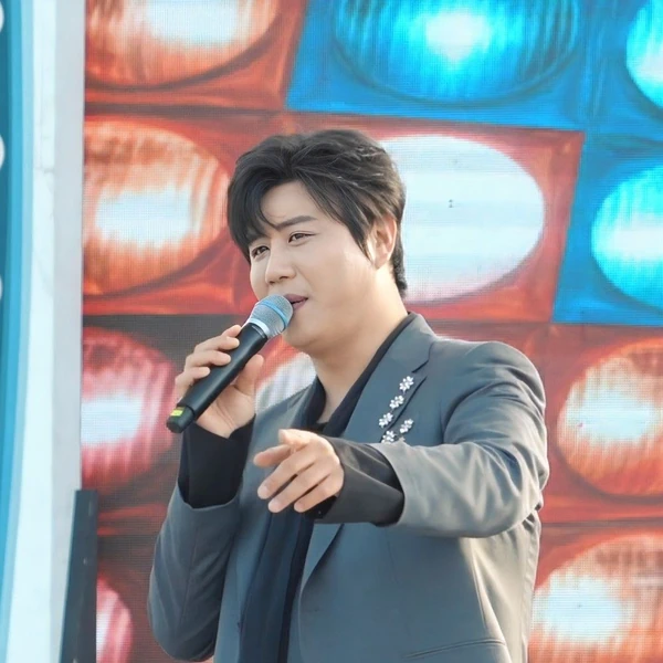 Popular photo full of fans’ love for Jin Haesung