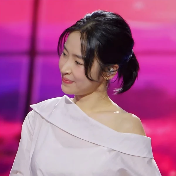 The most loved look of Hong Ja today