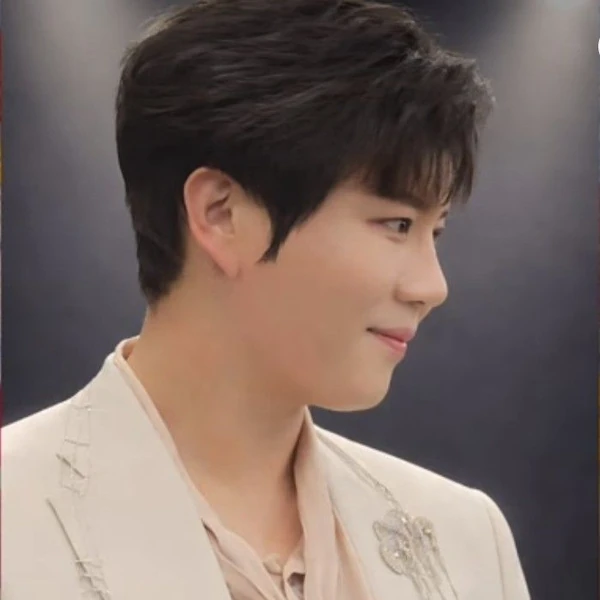 The most loved look of Jin Haesung today