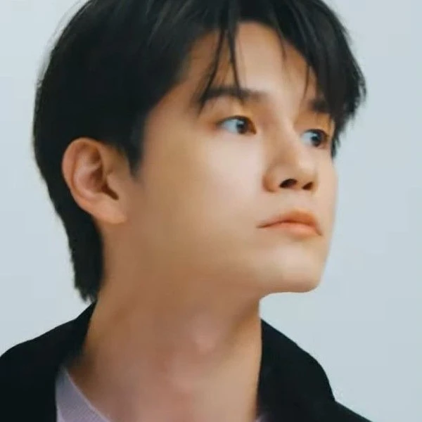 今天最受喜愛的邕聖祐模樣