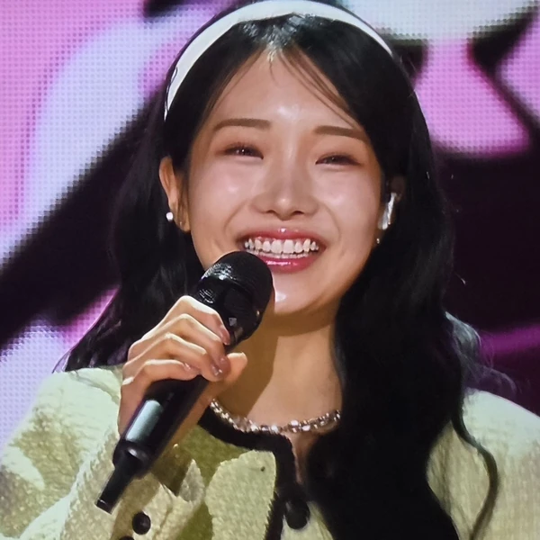 Popular photo full of fans’ love for Kim Soyeon (2004)