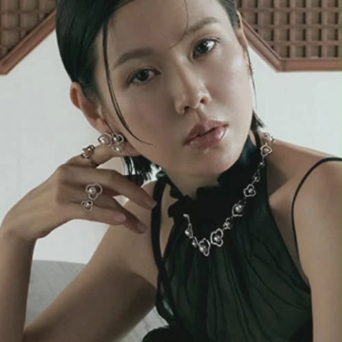 充满粉丝爱意的孙艺珍人气照片